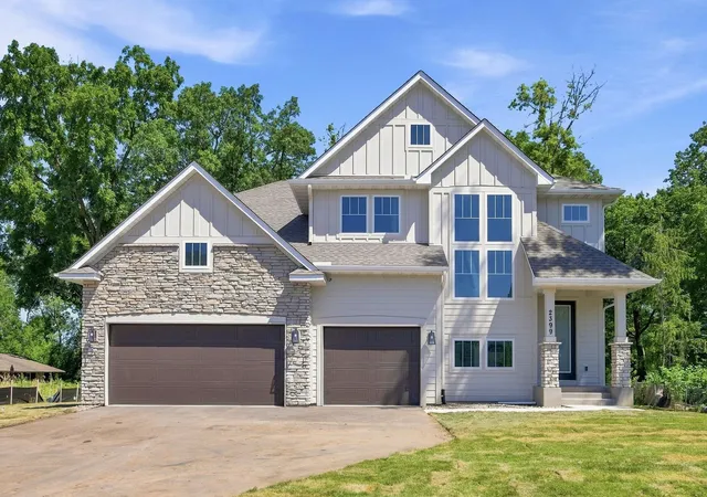 1st image of 2399 Laurie Ct W, Saint Paul, MN 55113 | MLS# 7110238