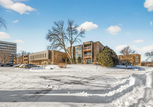 3rd image of 450 Ford Rd #313, Minneapolis, MN 55426 | MLS# 7110243