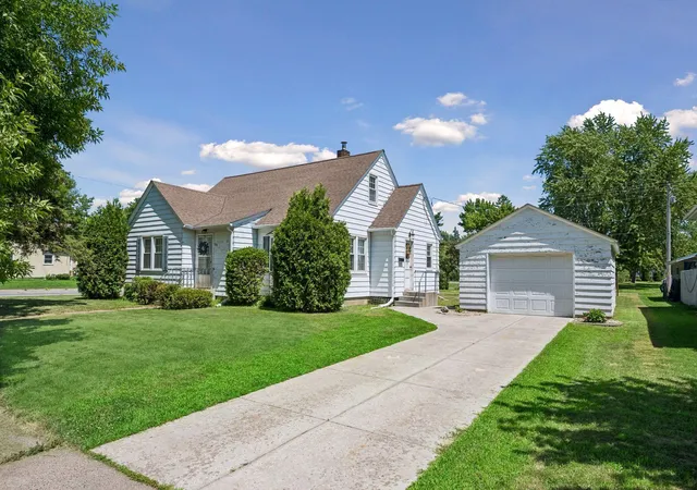 1st image of 405 4th Ave Se, Milaca, MN 56353 | MLS# 7110245