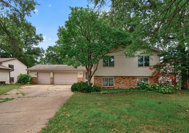 1st image of 820 86th Ln Nw, Minneapolis, MN 55433 | MLS# 7110249
