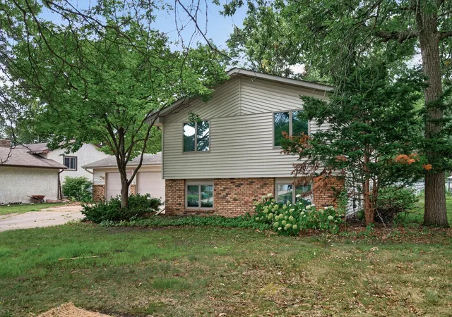 2nd image of 820 86th Ln Nw, Minneapolis, MN 55433 | MLS# 7110249