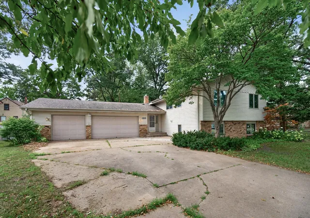 Photo 3 of Single family home for sale at 820 86th Lane Nw, Minneapolis, MN 55433 | MLS# 7110249 | Listing updated on 2026-09-01