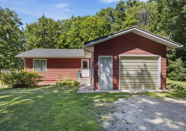 3rd image of 38786 Beverly Hills Rd, Dent, MN 56528 | MLS# 7110264