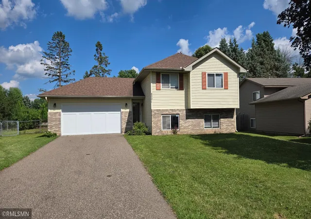 Photo 1 of Single family home for sale at 8001 Jeffery Ave S, Cottage Grove, MN 55016 | MLS# 7110267 | Listing updated on 2026-09-30