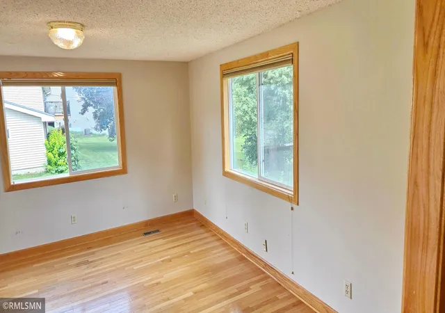 Photo 3 of Single family home for sale at 8001 Jeffery Ave S, Cottage Grove, MN 55016 | MLS# 7110267 | Listing updated on 2026-09-30