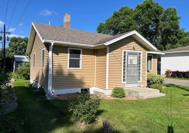 4th image of 223 3Rd St Se, Perham, MN 56573 | MLS# 7110275