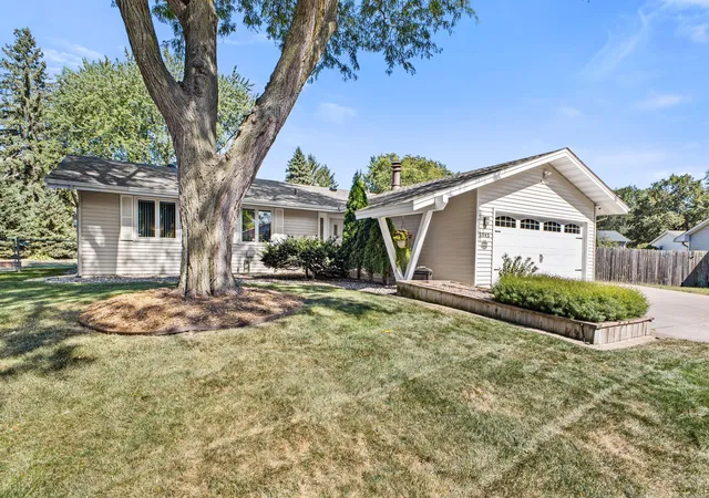 Photo 3 of Single family home for sale at 1993 Warbler Ln, Saint Paul, MN 55119 | MLS# 7110281 | Listing updated on 2026-09-16