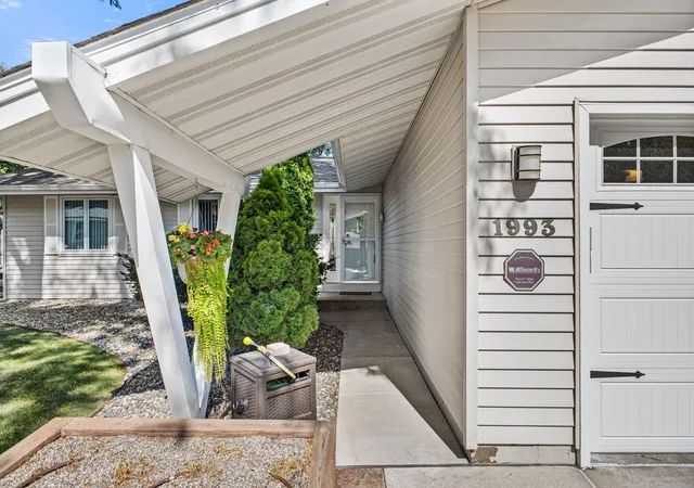 Photo 4 of Single family home for sale at 1993 Warbler Ln, Saint Paul, MN 55119 | MLS# 7110281 | Listing updated on 2026-09-16