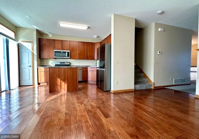 Photo 4 of Single family home for sale at 1760 Riverside Dr, Shakopee, MN 55379 | MLS# 7110286 | Listing updated on 2026-09-21