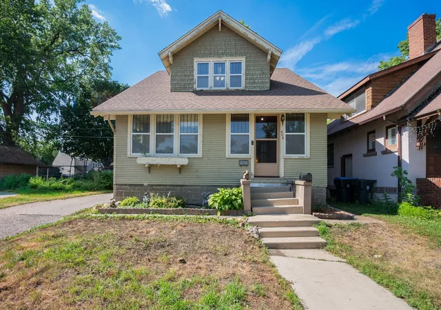 Photo 1 of Single family home for sale at 406 W Lewis St, Mankato, MN 56001 | MLS# 7110287 | Listing updated on 2026-09-02