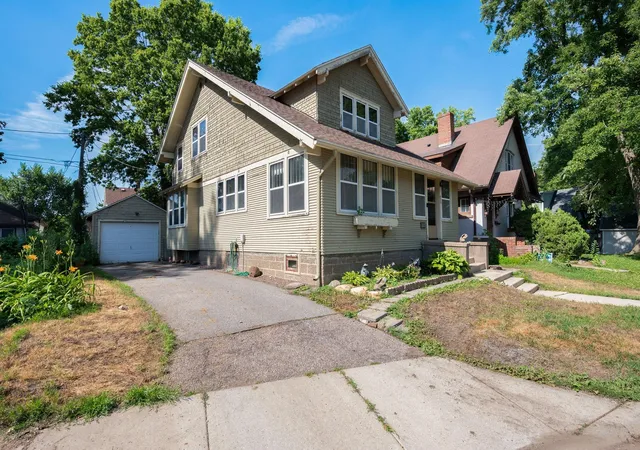 Photo 4 of Single family home for sale at 406 W Lewis St, Mankato, MN 56001 | MLS# 7110287 | Listing updated on 2026-09-29