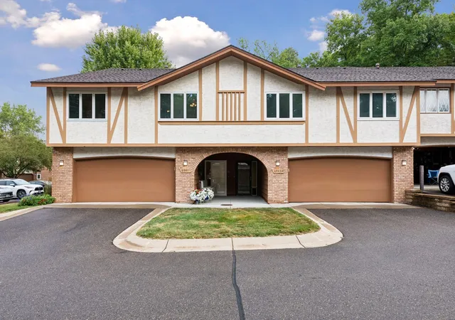 Photo 2 of Single family home for sale at 6941 Edenvale Blvd, Eden Prairie, MN 55346 | MLS# 7110289 | Listing updated on 2026-09-18