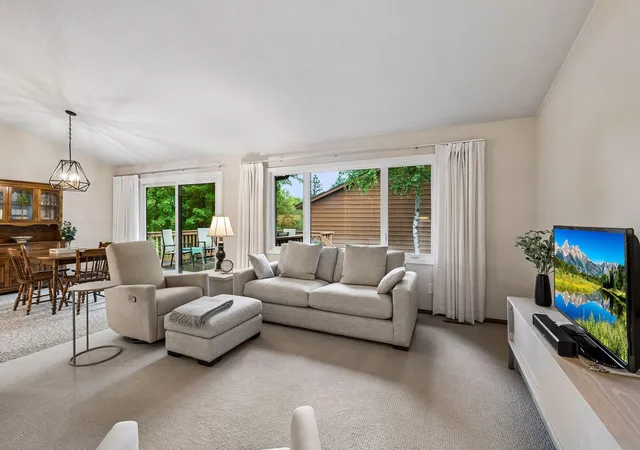 Photo 4 of Single family home for sale at 6941 Edenvale Blvd, Eden Prairie, MN 55346 | MLS# 7110289 | Listing updated on 2026-09-18