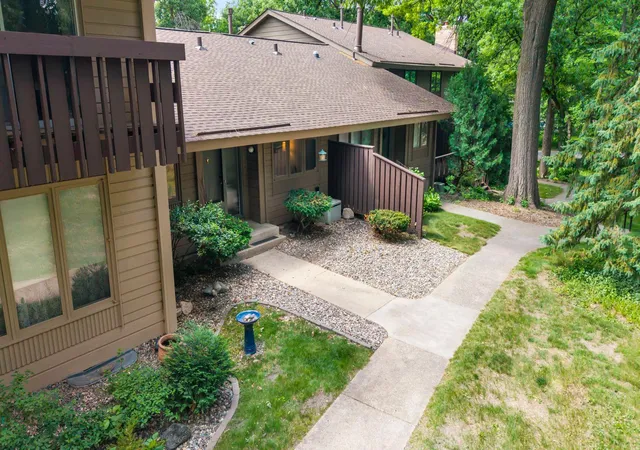 Photo 2 of Single family home for sale at 91 Birnamwood Dr, Burnsville, MN 55337 | MLS# 7110300 | Listing updated on 2026-08-13