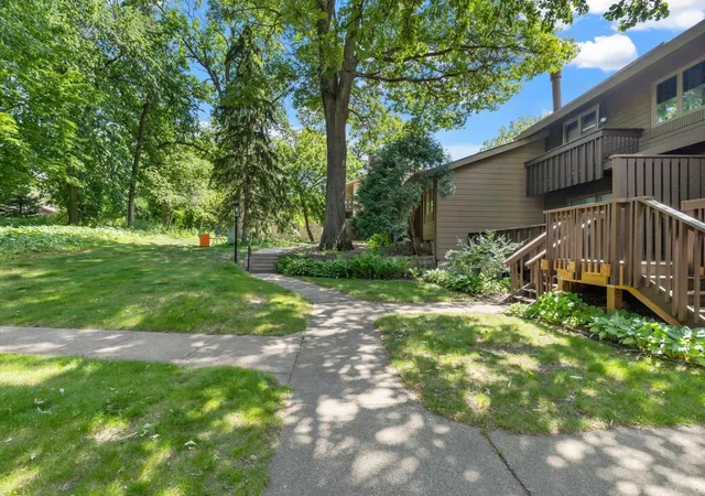 Photo 3 of Single family home for sale at 91 Birnamwood Dr, Burnsville, MN 55337 | MLS# 7110300 | Listing updated on 2026-08-13