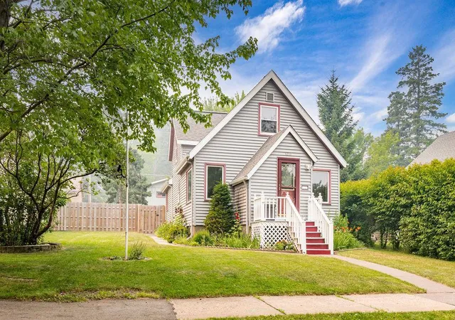1st image of 1217 E 10th Street, Duluth, MN 55805 | MLS# 7110334
