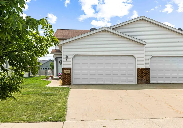 Photo 2 of Townhouse for sale at 4324 39 1/2 Ave S, Fargo, ND 58104 | MLS# 7110358 | Listing updated on 2026-09-17