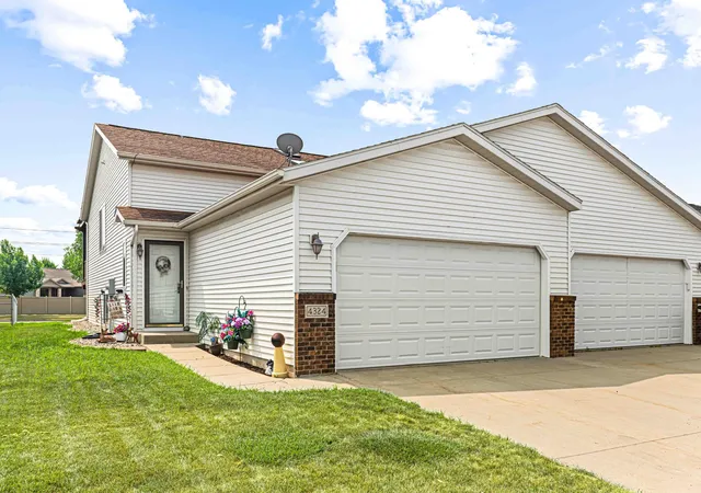 Photo 3 of Townhouse for sale at 4324 39 1/2 Ave S, Fargo, ND 58104 | MLS# 7110358 | Listing updated on 2026-09-17