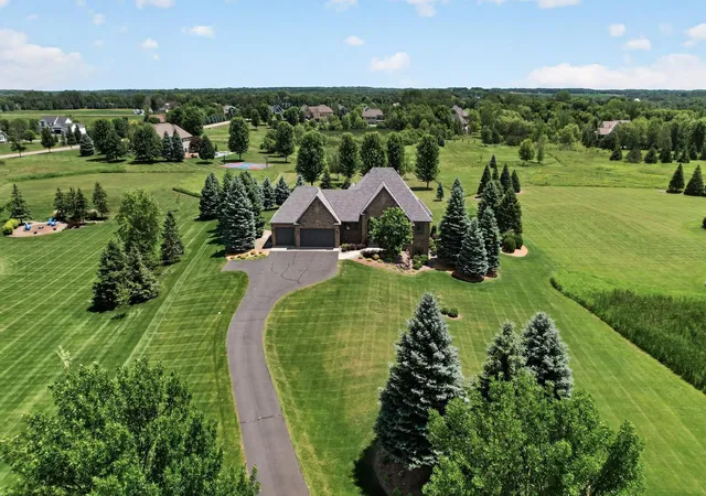3rd image of 19295 Oak Grove Ave, Prior Lake, MN 55372 | MLS# 7110371