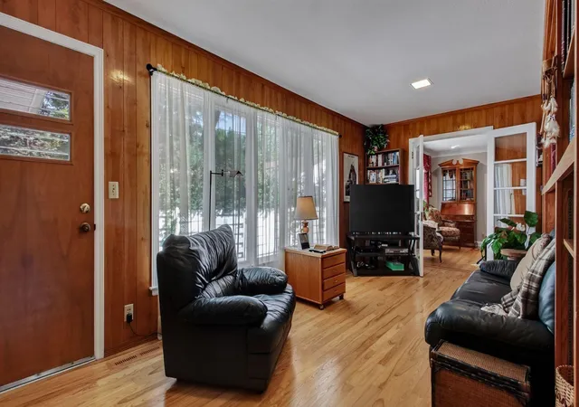 2nd image of 404 W Macarthur Ave, Eau Claire, WI 54701 | MLS# 7110391