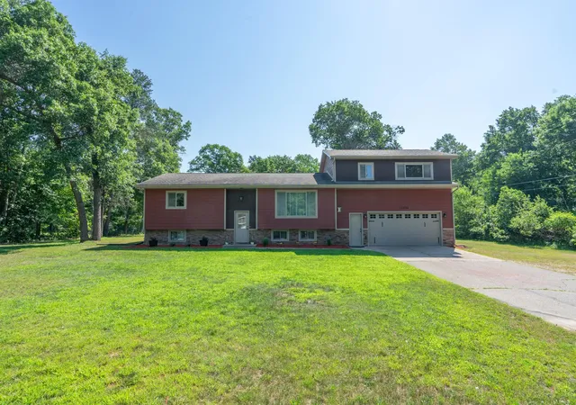 1st image of 13498 Meredith Dr, Baxter, MN 56425 | MLS# 7110437