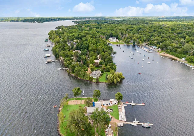 3rd image of 3845 Northome Rd, Wayzata, MN 55391 | MLS# 7110453