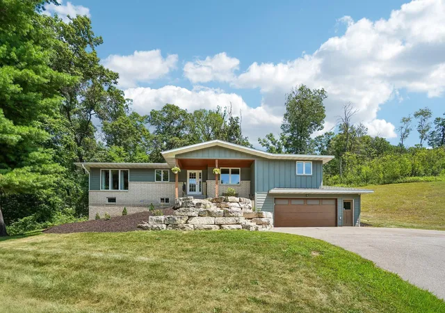 2nd image of 325 Townsvalley Rd, River Falls, WI 54022 | MLS# 7110471