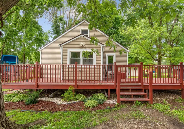 Photo 2 of Sale Pending at 213 Finch St S, Mankato, MN 56001 | MLS# 7110486 | Listing updated on 2026-08-14