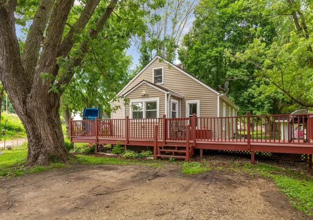 Photo 3 of Sale Pending at 213 Finch St S, Mankato, MN 56001 | MLS# 7110486 | Listing updated on 2026-08-14