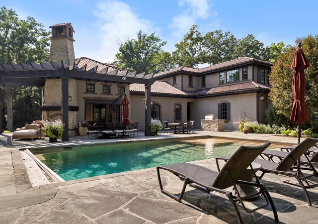 1st image of 465 Spring Hill Rd, Wayzata, MN 55391 | MLS# 7110489