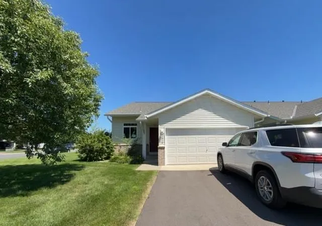 1st image of 1516 Dublin Ct, Shakopee, MN 55379 | MLS# 7110559