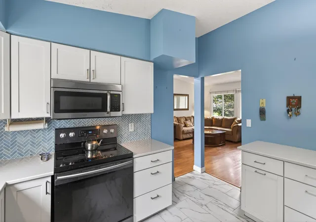 Photo 4 of Sale Pending at 8522 Darnel Rd, Eden Prairie, MN 55347 | MLS# 7110563 | Listing updated on 2026-08-31