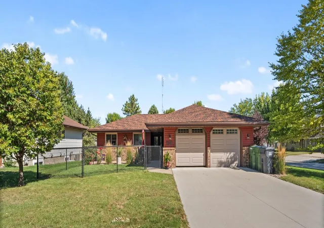 Photo 1 of Single family home for sale at 1040 Miles Dr, Worthington, MN 56187 | MLS# 7110566 | Listing updated on 2026-09-22