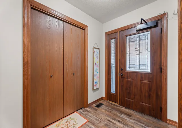 Photo 4 of Single family home for sale at 1040 Miles Dr, Worthington, MN 56187 | MLS# 7110566 | Listing updated on 2026-09-22