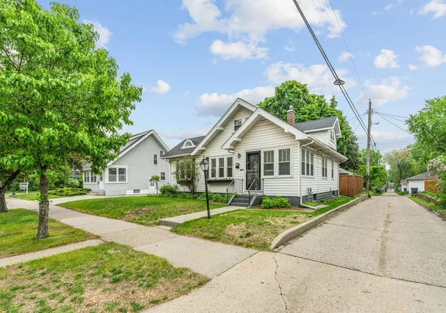 3rd image of 215 E 48Th St, Minneapolis, MN 55419 | MLS# 7110595