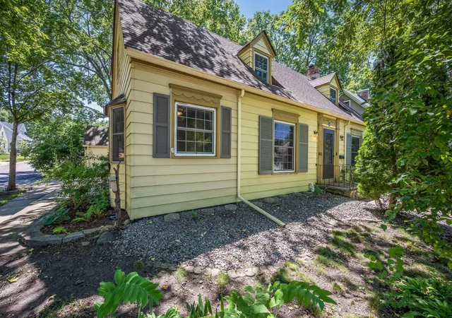 Photo 2 of Sale Pending at 115 Bradley St, Mankato, MN 56001 | MLS# 7110599 | Listing updated on 2026-08-15