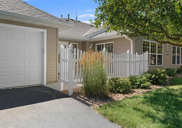 Photo 3 of Sale Pending at 2100 Burr Oak Dr #B, Austin, MN 55912 | MLS# 7110604 | Listing updated on 2026-09-29