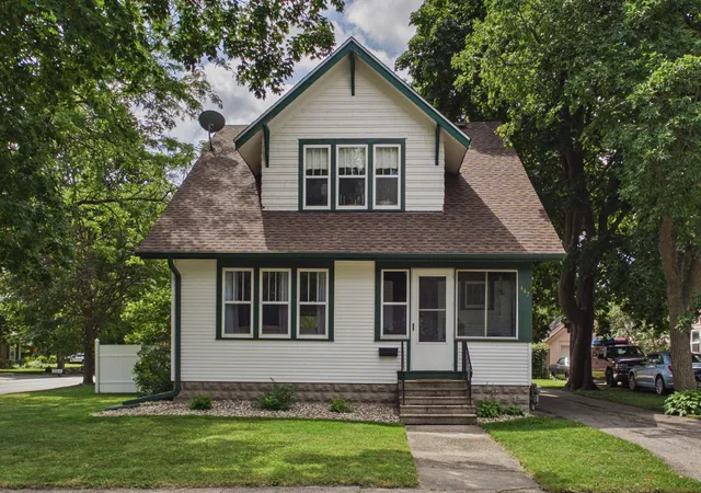 1st image of 447 E School St, Owatonna, MN 55060 | MLS# 7110626
