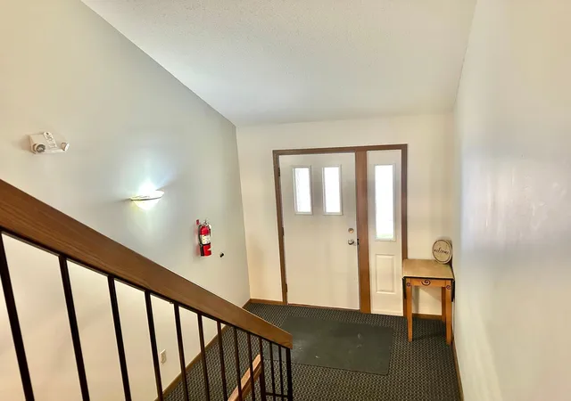 Photo 3 of Single family home for sale at 18462 Creeks Bnd Dr, Minnetonka, MN 55345 | MLS# 7110689 | Listing updated on 2026-09-03