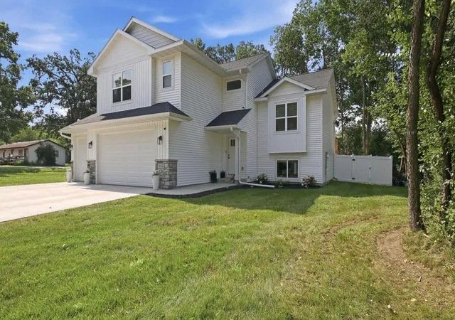 2nd image of 902 Wagner Rd, Menomonie, WI 54751 | MLS# 7110695