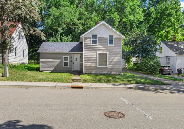 Photo 2 of Single family home for sale at 1030 Putnam Ave, Red Wing, MN 55066 | MLS# 7110715 | Listing updated on 2026-08-15