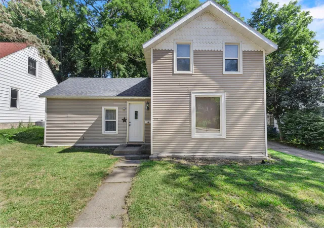 Photo 3 of Single family home for sale at 1030 Putnam Ave, Red Wing, MN 55066 | MLS# 7110715 | Listing updated on 2026-08-15