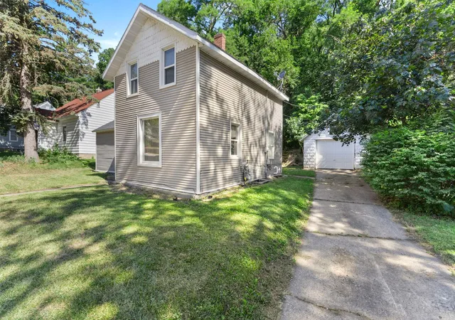 Photo 3 of Single family home for sale at 1030 Putnam Ave, Red Wing, MN 55066 | MLS# 7110715 | Listing updated on 2026-08-15