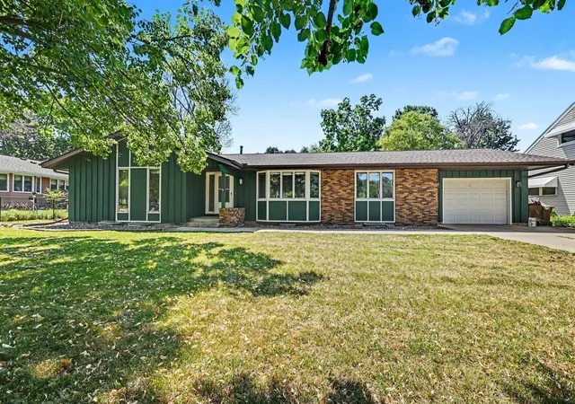 2nd image of 206 Lincoln Ave S, New Prague, MN 56071 | MLS# 7110760