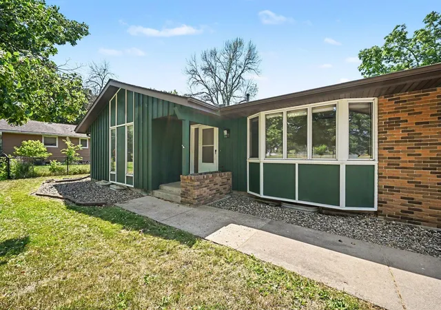 3rd image of 206 Lincoln Ave S, New Prague, MN 56071 | MLS# 7110760
