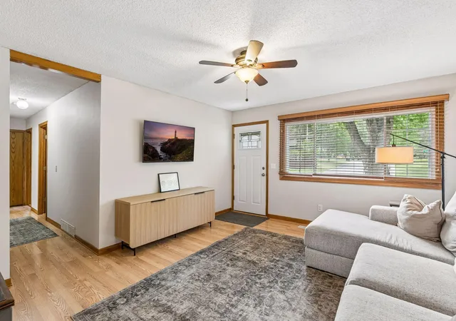 4th image of 5875 Upper 182Nd St W, Farmington, MN 55024 | MLS# 7110780