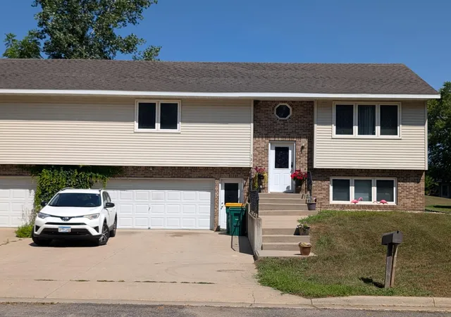 Photo 1 of Single family home for sale at 137 Barony Rd, Le Sueur, MN 56058 | MLS# 7110815 | Listing updated on 2026-09-03