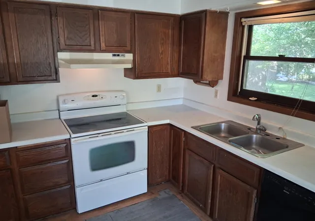 2nd image of 506 W Stanton Ave, Fergus Falls, MN 56537 | MLS# 7110838