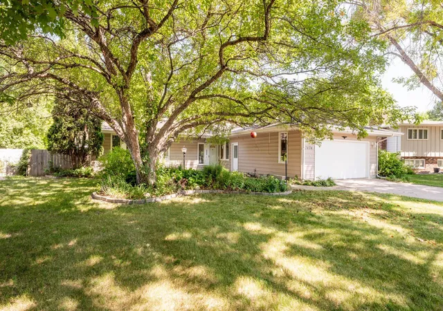 Photo 3 of Single family home for sale at 2474 W Country Clb Dr S, Fargo, ND 58103 | MLS# 7110873 | Listing updated on 2026-08-14