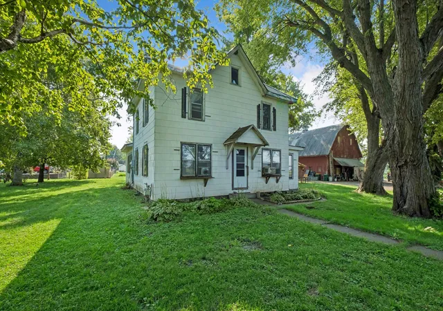 1st image of 724 Park Ave, Hamburg, MN 55339 | MLS# 7110891